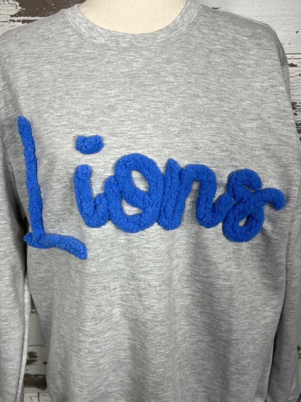 VANGO BRAND Sweatshirt Lions Chenille Embroidered Letter Gray UNISEX Sz M NWOT - Picture 1 of 5